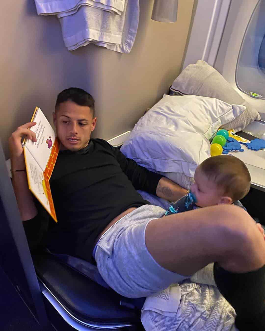 Así fue el cambio de país de Chicharito junto a Noah