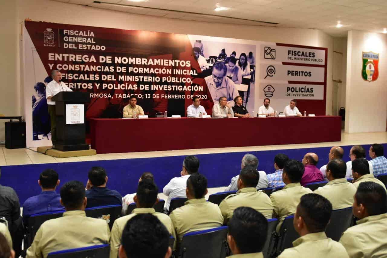 Entregan constancias de formación inicial de Fiscales del ministerio público Entregan constancias de formación inicial de Fiscales del ministerio público
