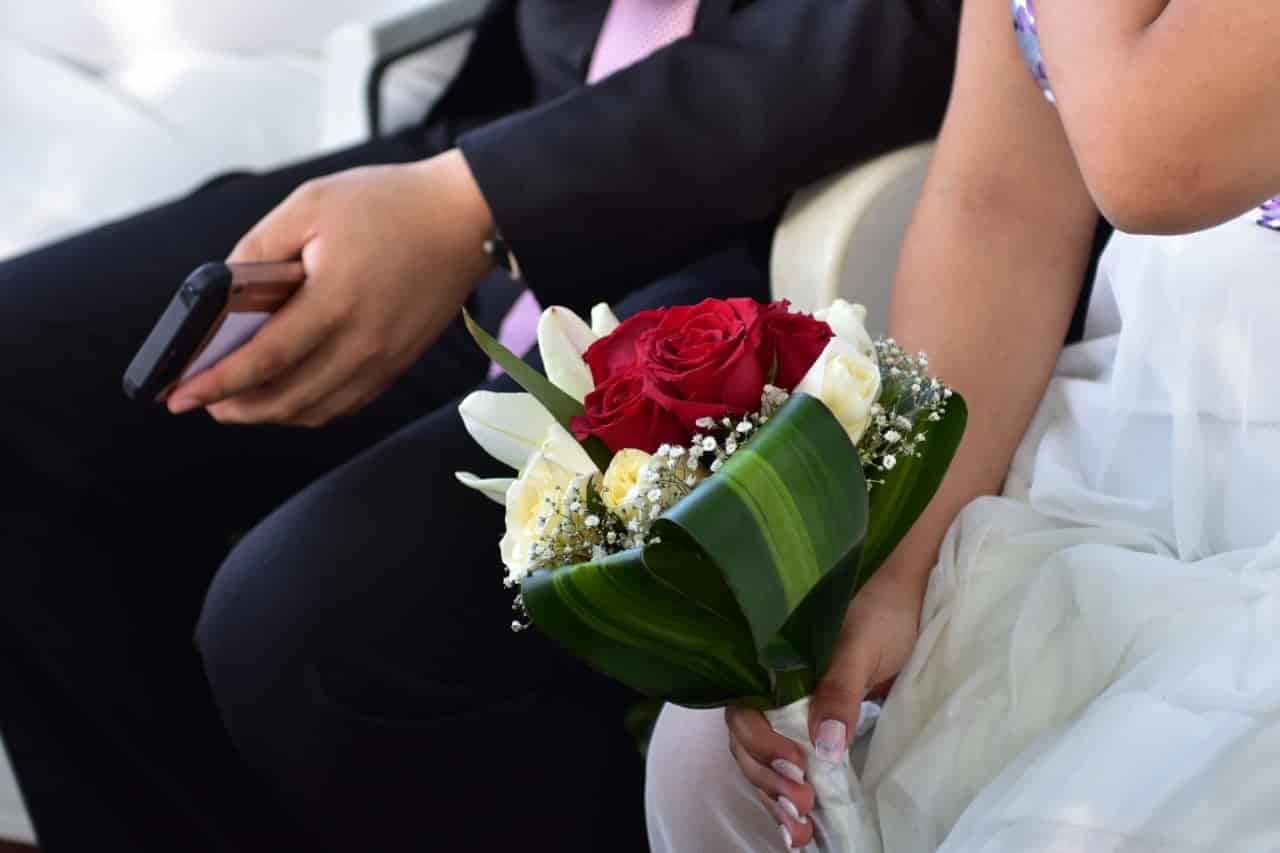 Se casan 101 parejas en boda colectiva en Centro