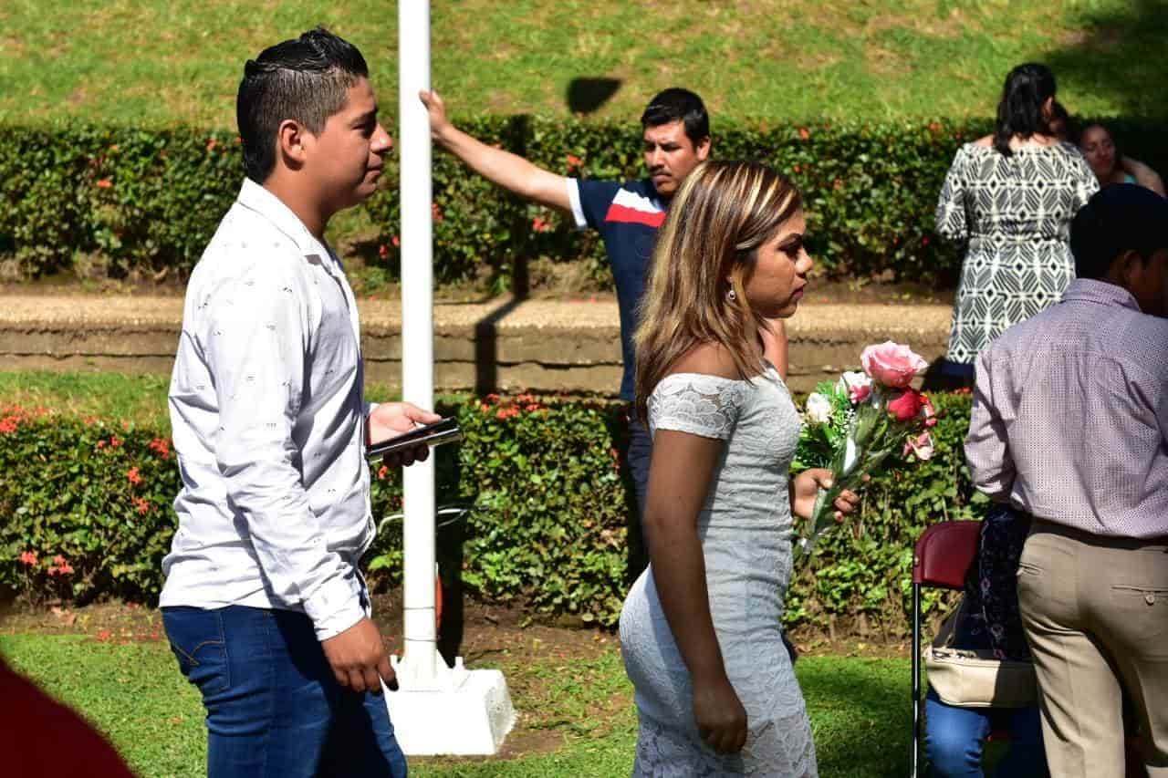 Se casan 101 parejas en boda colectiva en Centro