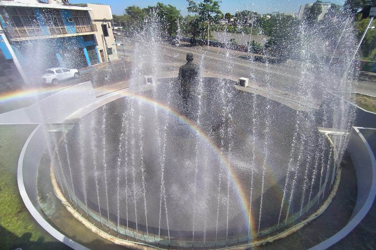 Espectacular arcoiris sobre monumento a José María Pino Suárez Espectacular arcoiris sobre monumento a José María Pino Suárez