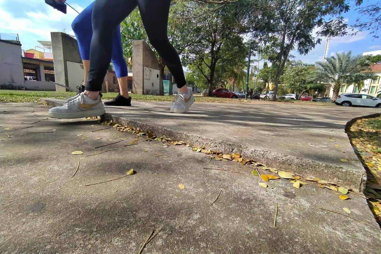 Andador deteriorado del parque La Choca pone en riesgo a corredores Andador deteriorado del parque La Choca pone en riesgo a corredores