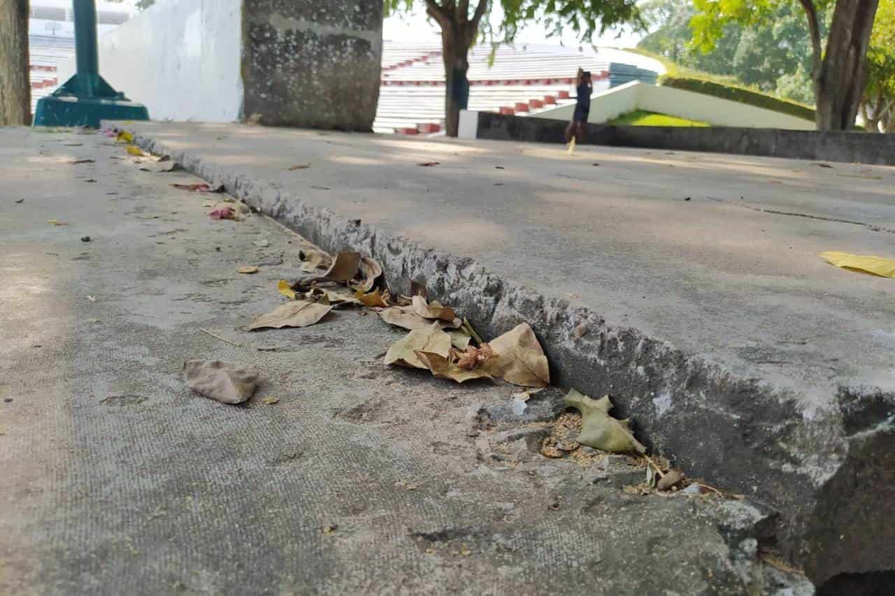 Andador deteriorado del parque La Choca pone en riesgo a corredores Andador deteriorado del parque La Choca pone en riesgo a corredores