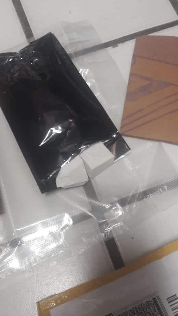 Decomisan droga en empresa de paquetería Decomisan droga en empresa de paquetería