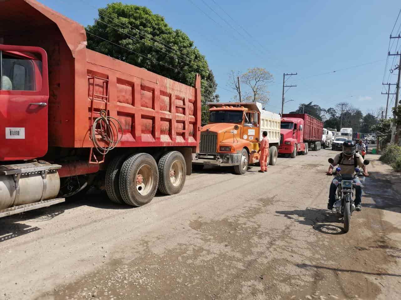Pobladores bloquean carretera Paraíso-Dos Bocas Pobladores bloquean carretera Paraíso-Dos Bocas
