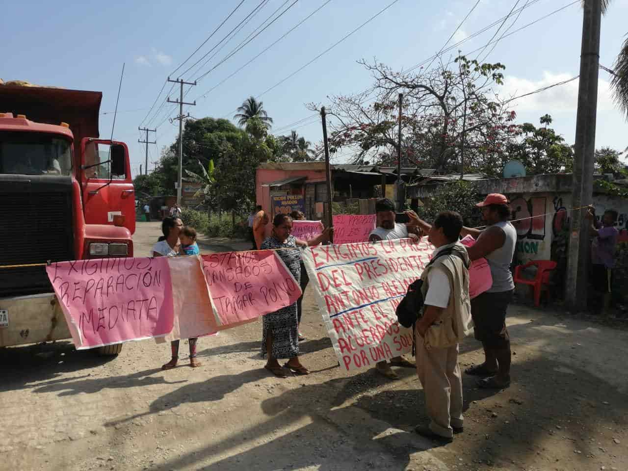 Pobladores bloquean carretera Paraíso-Dos Bocas Pobladores bloquean carretera Paraíso-Dos Bocas