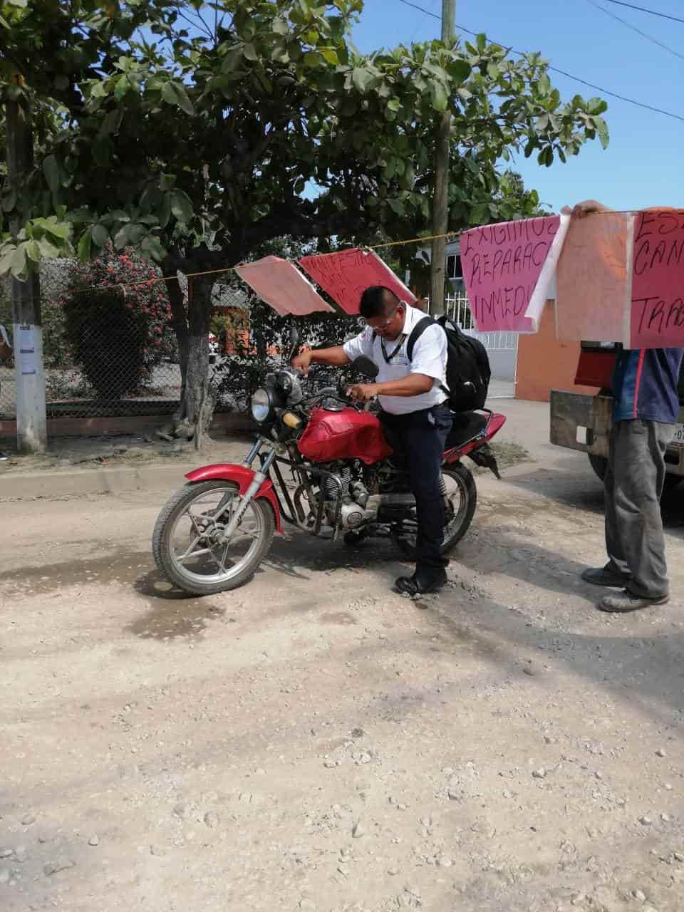 Pobladores bloquean carretera Paraíso-Dos Bocas Pobladores bloquean carretera Paraíso-Dos Bocas