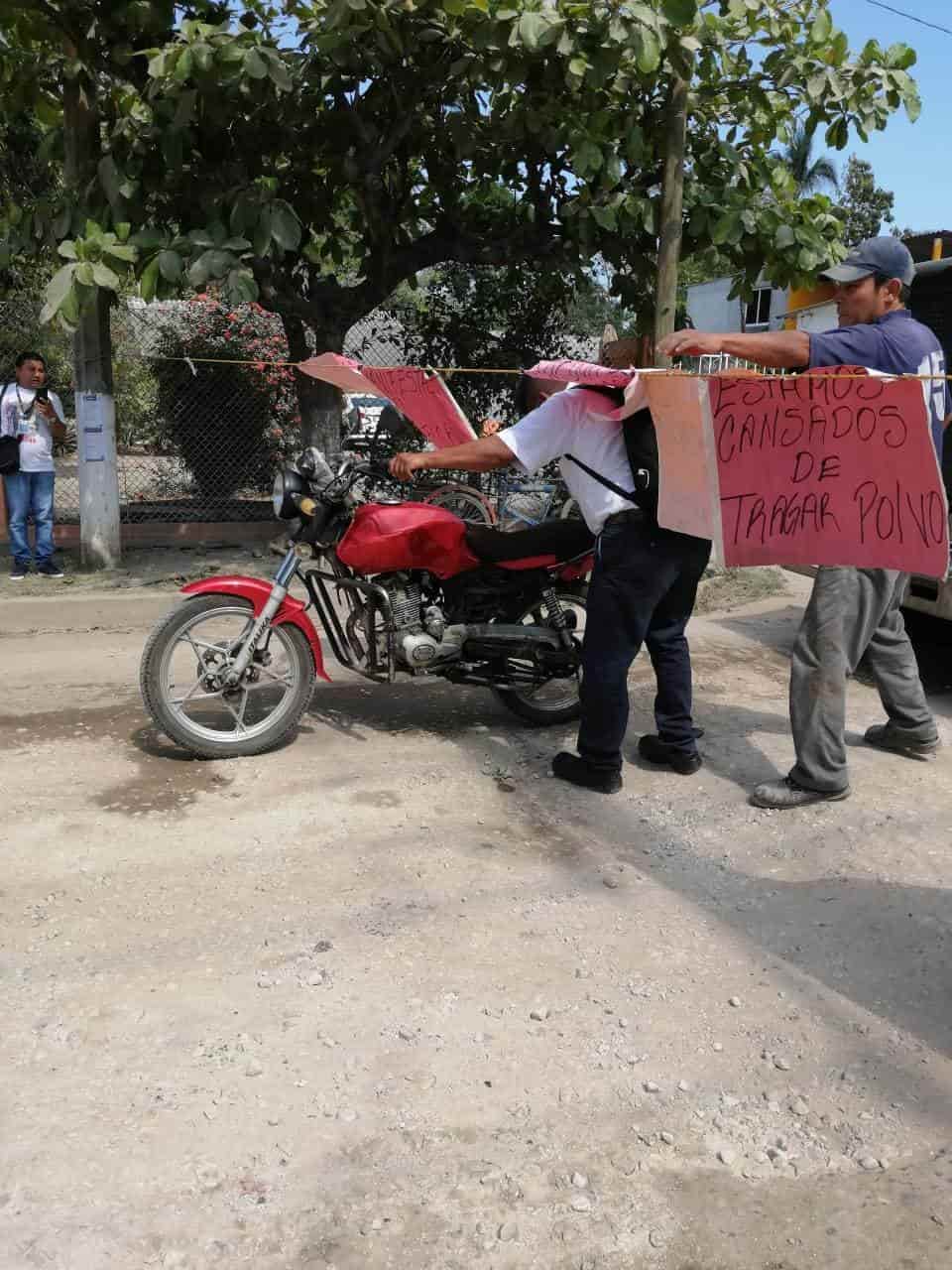Pobladores bloquean carretera Paraíso-Dos Bocas Pobladores bloquean carretera Paraíso-Dos Bocas