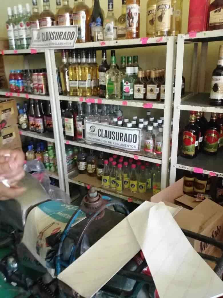 Clausuran negocios y depósitos de cerveza por violar decreto de prevención del Covid-19 en Comalcalco y Jalpa