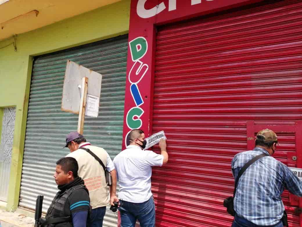 Clausuran negocios y depósitos de cerveza por violar decreto de prevención del Covid-19 en Comalcalco y Jalpa