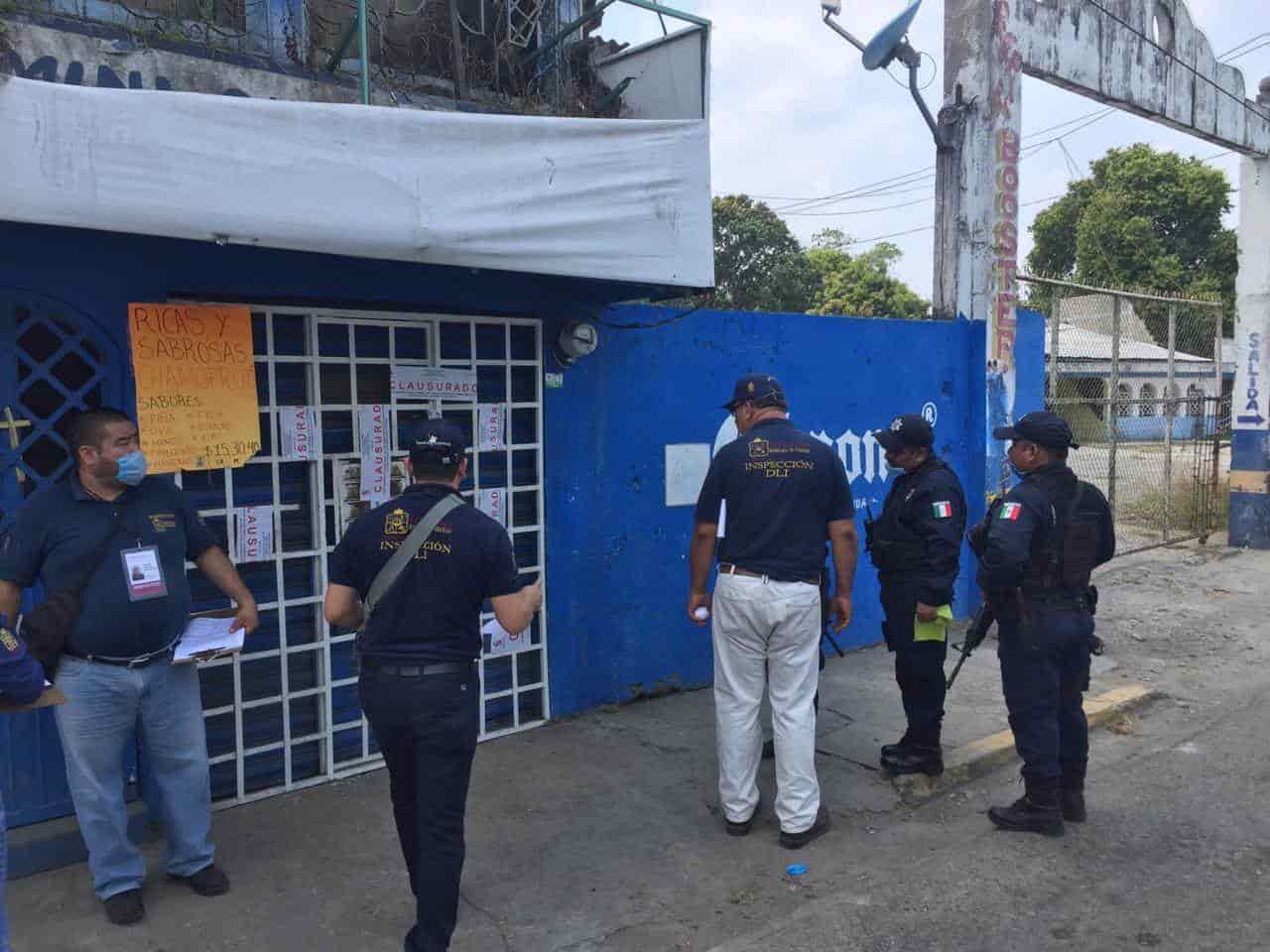 Clausuran negocios y depósitos de cerveza por violar decreto de prevención del Covid-19 en Comalcalco y Jalpa