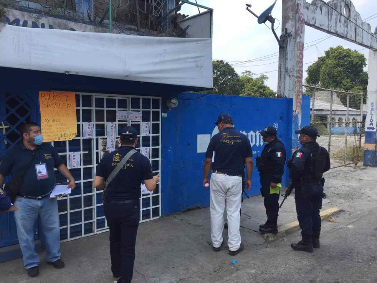 Clausuran negocios y depósitos de cerveza por violar decreto de prevención del Covid-19 en Comalcalco y Jalpa