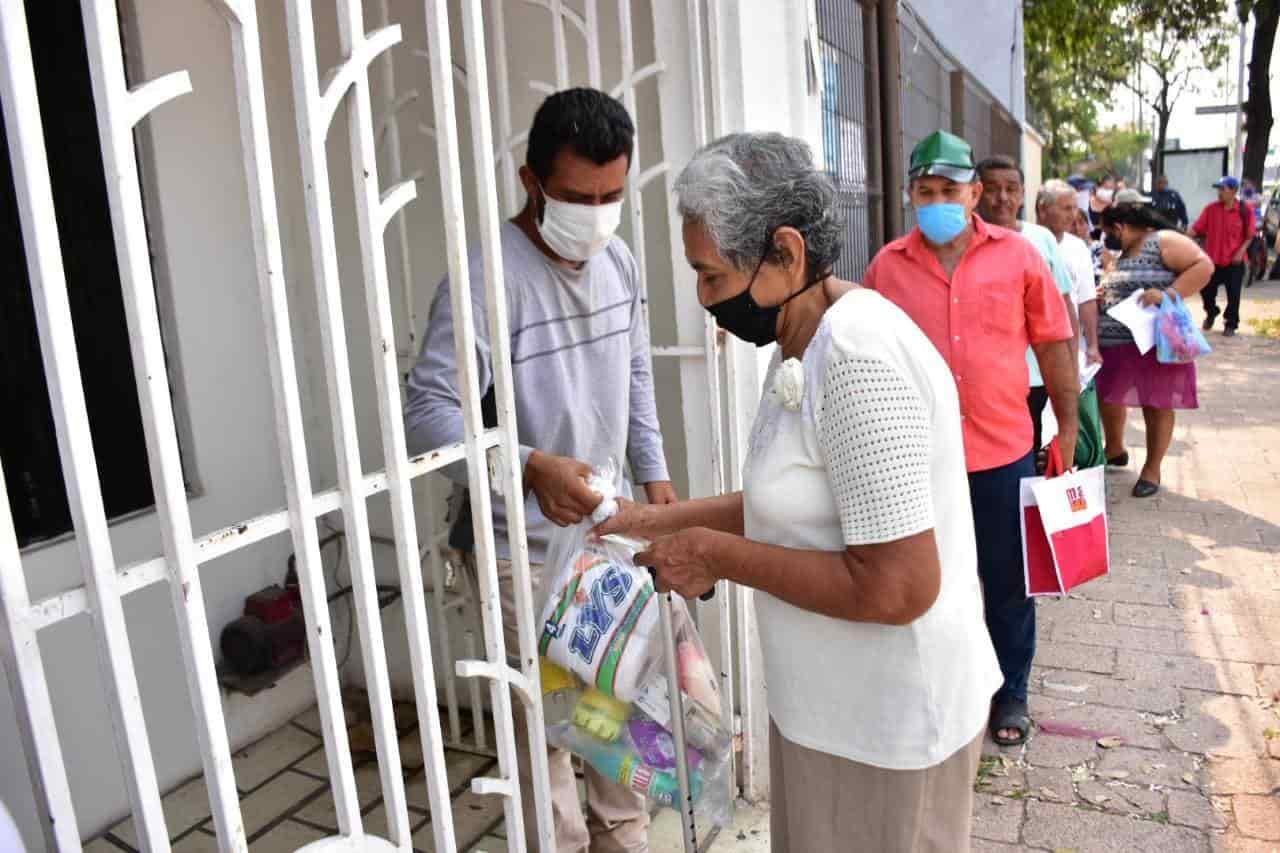 Entrega iglesia Católica cerca de mil despensas como parte del programa Mesa Solidaria Entrega iglesia Católica cerca de mil despensas como parte del programa Mesa Solidaria