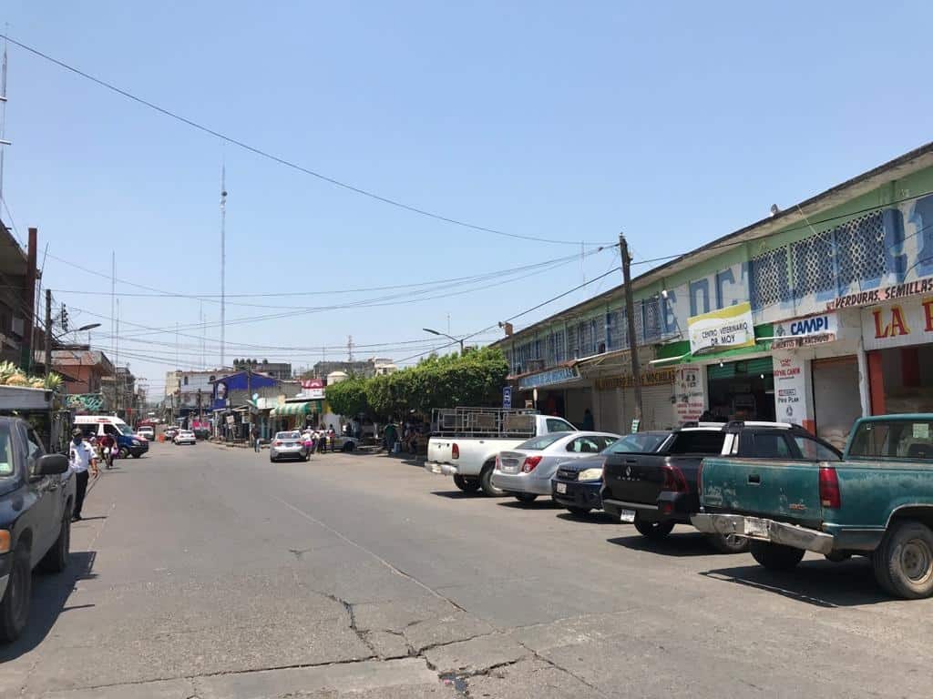 Restringen acceso y limitan tiempo de compra en mercado público de Comalcalco para evitar propagación del coronavirus