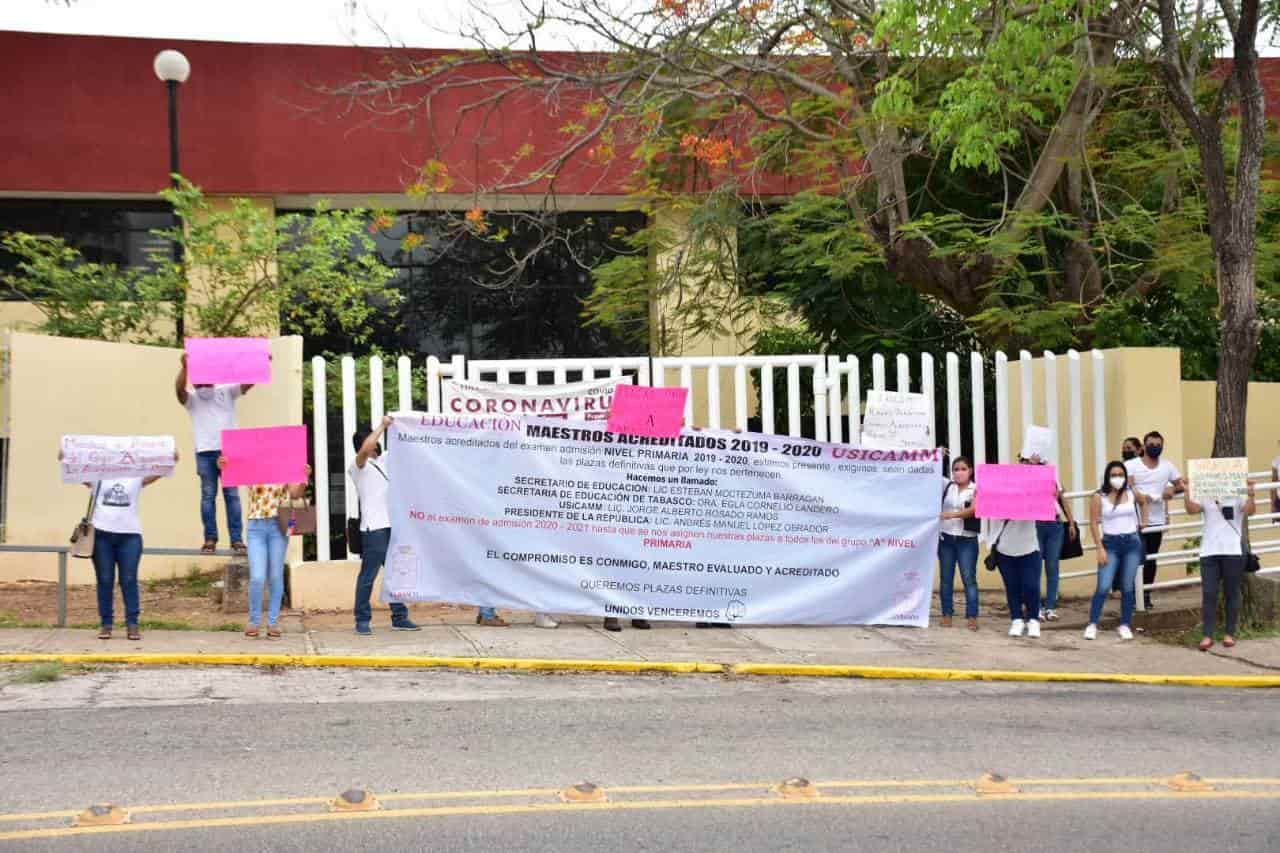 Protestan maestros en SETAB; exigen asignación de plazas definitivas Protestan maestros en SETAB; exigen asignación de plazas definitivas