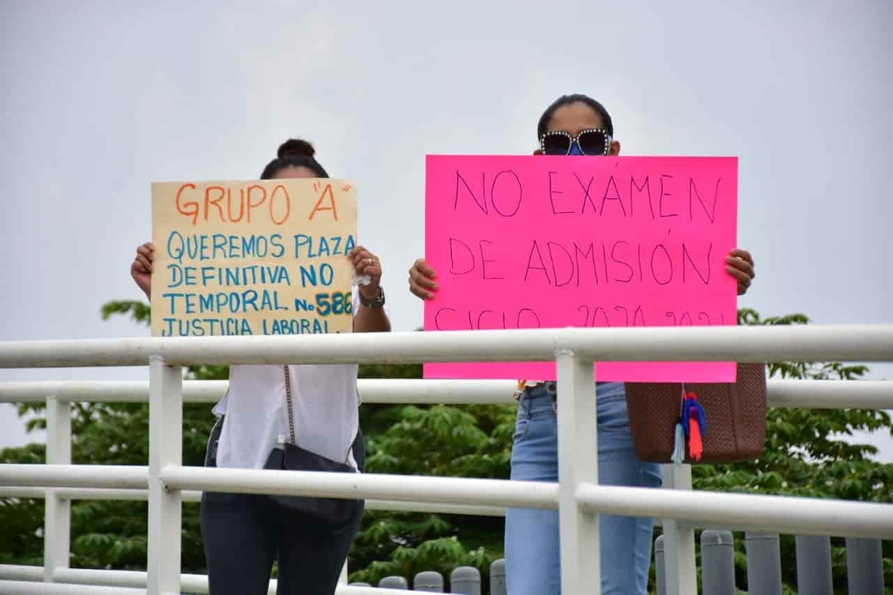 Protestan maestros en SETAB; exigen asignación de plazas definitivas Protestan maestros en SETAB; exigen asignación de plazas definitivas