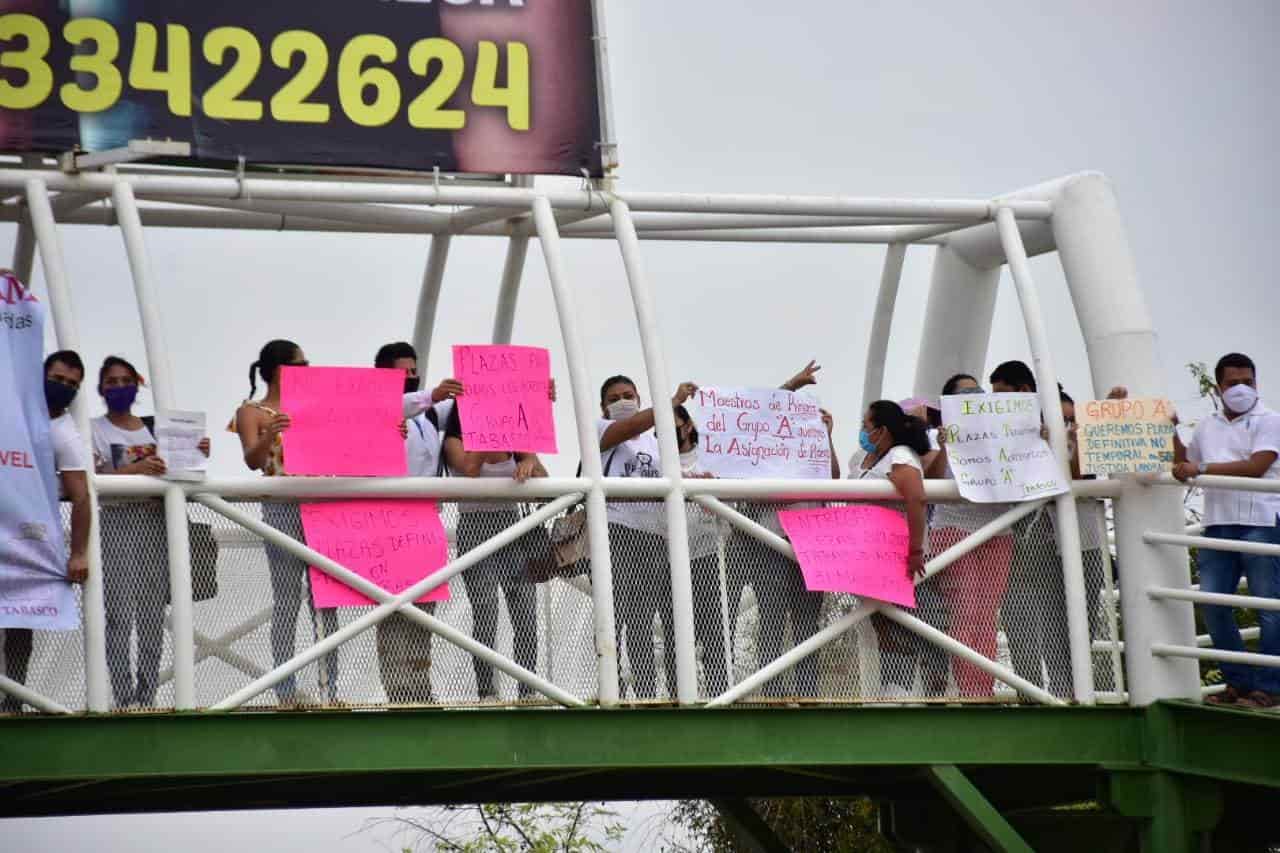 Protestan maestros en SETAB; exigen asignación de plazas definitivas Protestan maestros en SETAB; exigen asignación de plazas definitivas