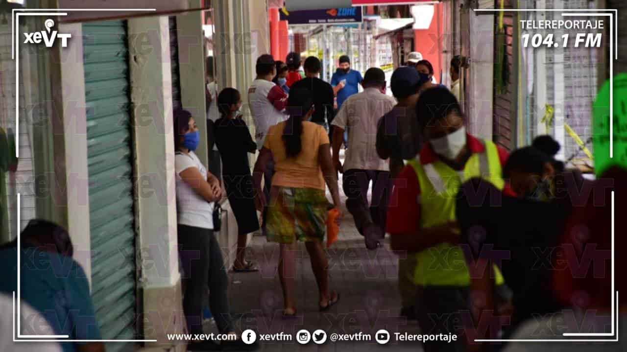 Tabasqueños abarrotan el Centro de Villahermosa, plazas comerciales y paradas de transporte en el inicio de la “nueva normalidad”
