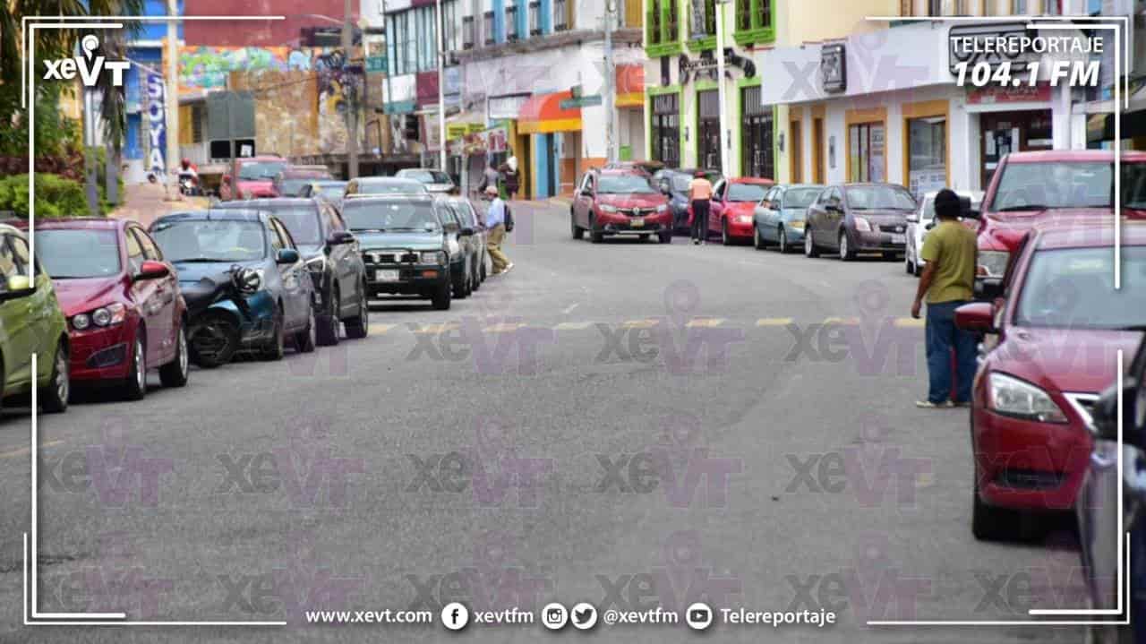Tabasqueños abarrotan el Centro de Villahermosa, plazas comerciales y paradas de transporte en el inicio de la “nueva normalidad”