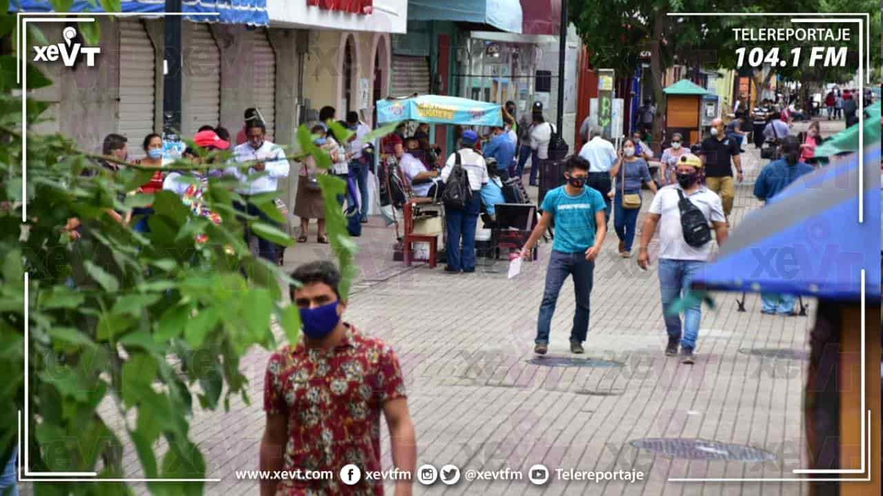 Tabasqueños abarrotan el Centro de Villahermosa, plazas comerciales y paradas de transporte en el inicio de la “nueva normalidad”