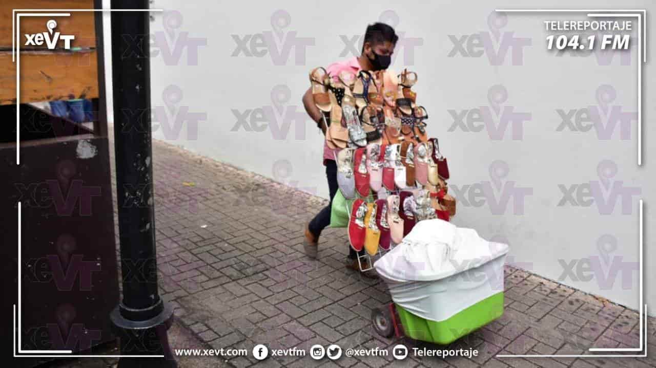 Tabasqueños abarrotan el Centro de Villahermosa, plazas comerciales y paradas de transporte en el inicio de la “nueva normalidad”