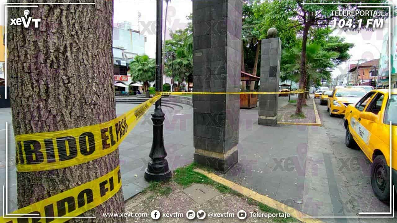 Ciudadanos continúan burlando cintas de prohibición.. para visitar parques en Villahermosa Ciudadanos continúan burlando cintas de prohibición.. para visitar parques en Villahermosa