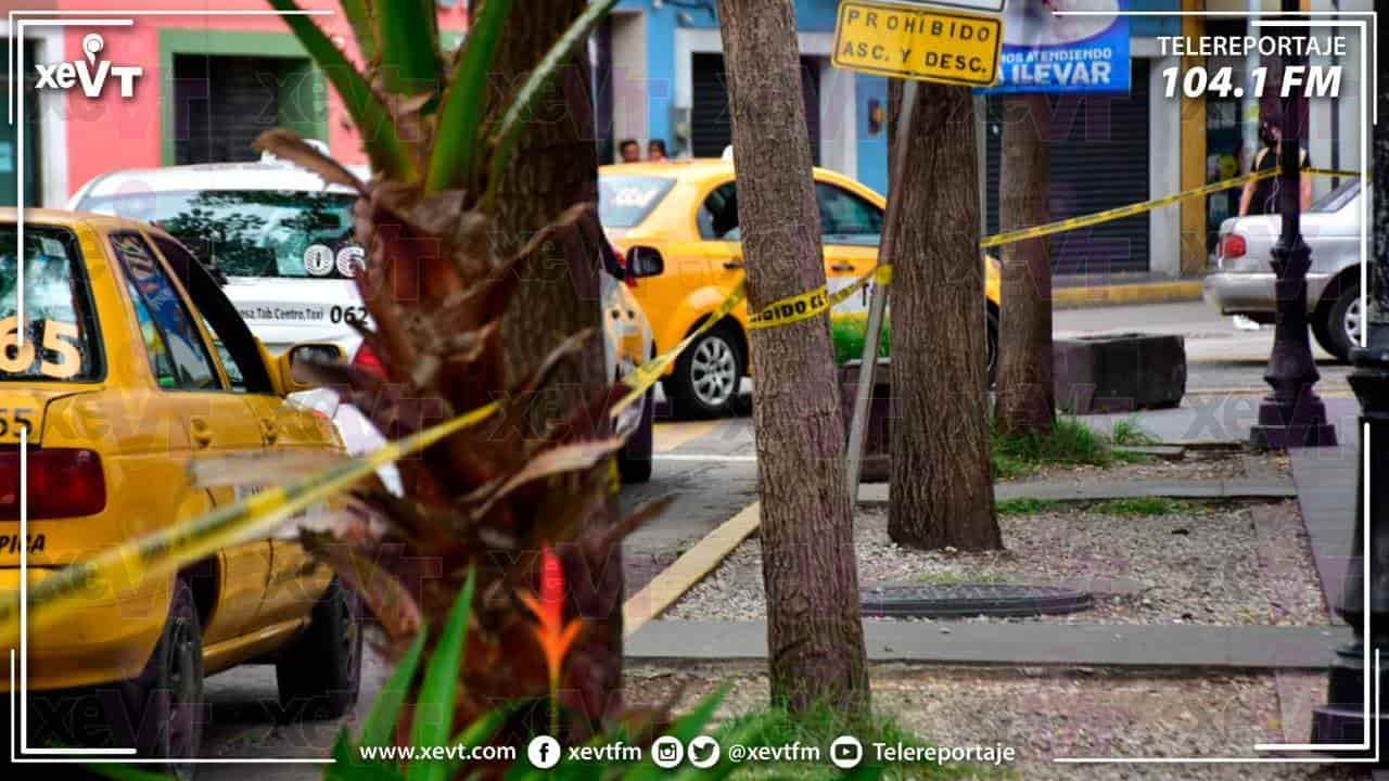 Ciudadanos continúan burlando cintas de prohibición.. para visitar parques en Villahermosa Ciudadanos continúan burlando cintas de prohibición.. para visitar parques en Villahermosa