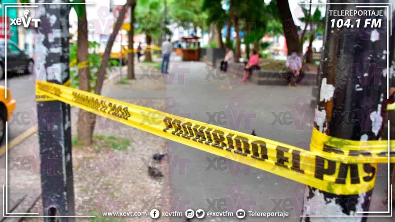 Ciudadanos continúan burlando cintas de prohibición.. para visitar parques en Villahermosa Ciudadanos continúan burlando cintas de prohibición.. para visitar parques en Villahermosa