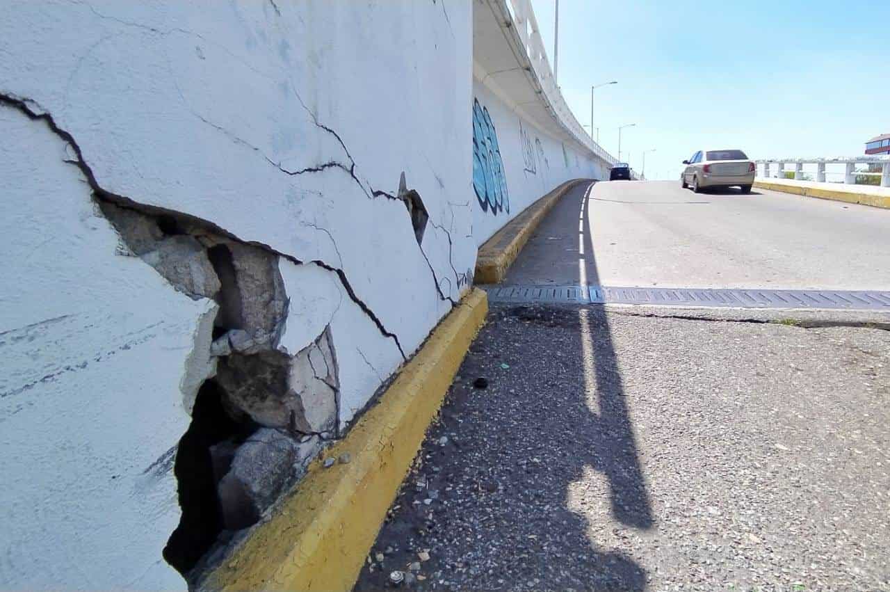 Cuarteaduras y desprendimiento de repello registra el puente Grijalva III Cuarteaduras y desprendimiento de repello registra el puente Grijalva III