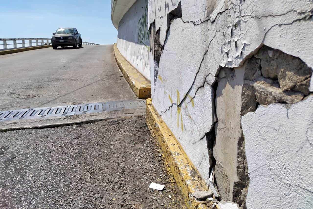 Cuarteaduras y desprendimiento de repello registra el puente Grijalva III Cuarteaduras y desprendimiento de repello registra el puente Grijalva III