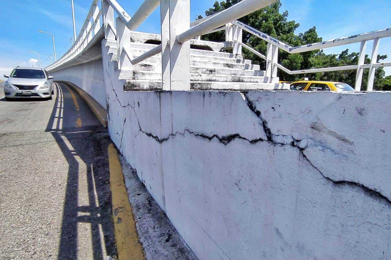 Cuarteaduras y desprendimiento de repello registra el puente Grijalva III Cuarteaduras y desprendimiento de repello registra el puente Grijalva III