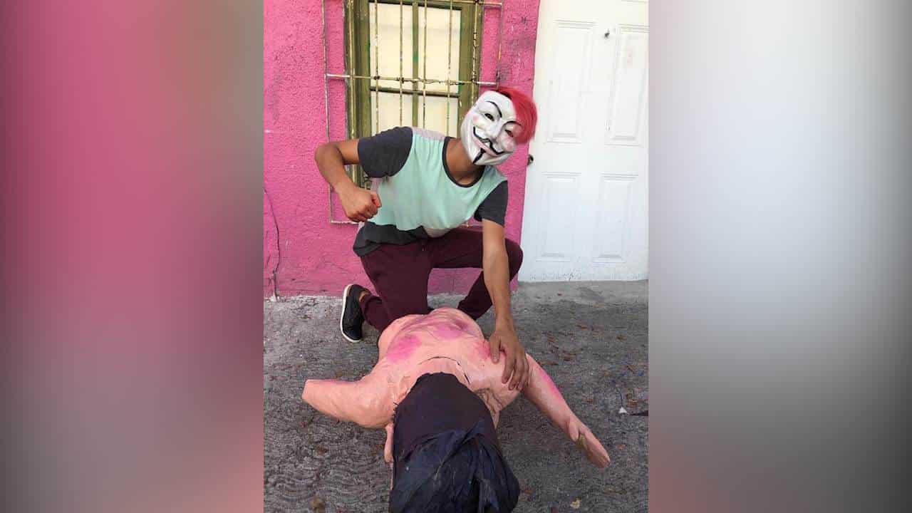 Piñatería Ramírez ¡lo vuelve a hacer! Crea piñata de asaltante de combi