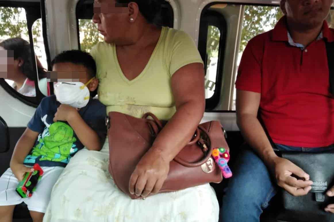 Se resisten a usar cubrebocas algunos usuarios del transporte público