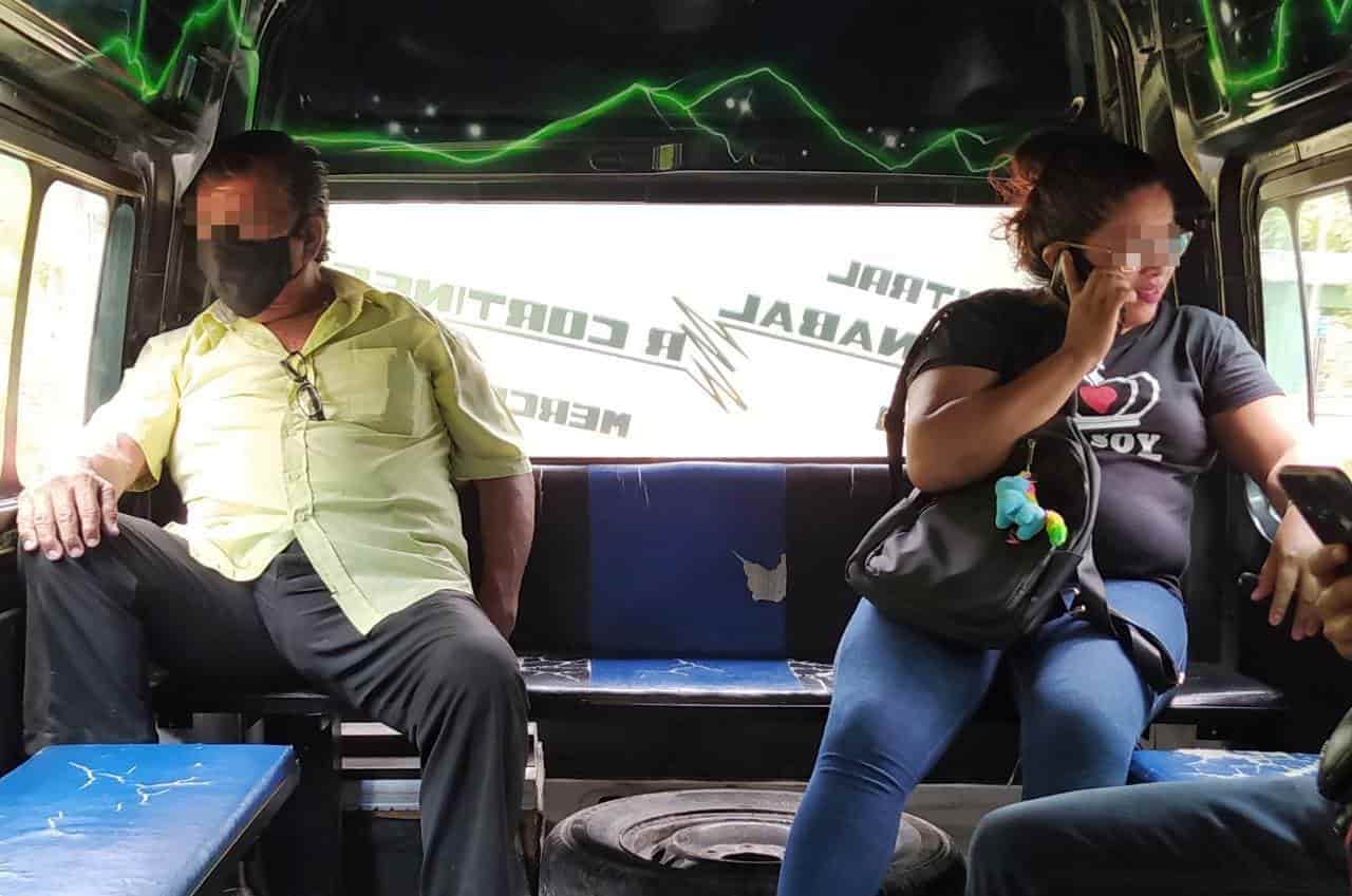 Se resisten a usar cubrebocas algunos usuarios del transporte público