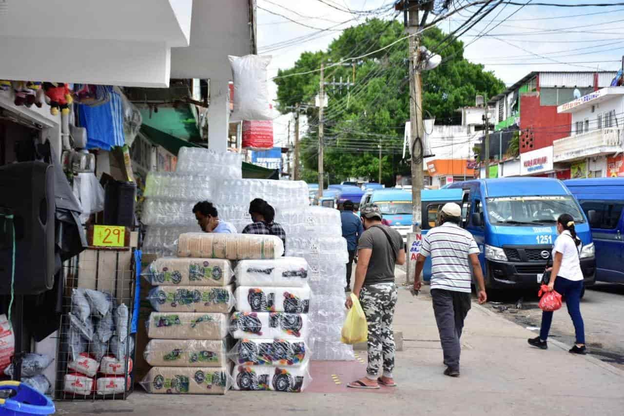 Se apropian poco a poco de banquetas alrededor del mercado de Tamulté de las Barrancas