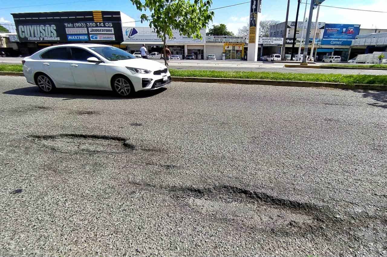 Se llena periférico de peligrosos baches y alcantarillas sin tapa Se llena periférico de peligrosos baches y alcantarillas sin tapa
