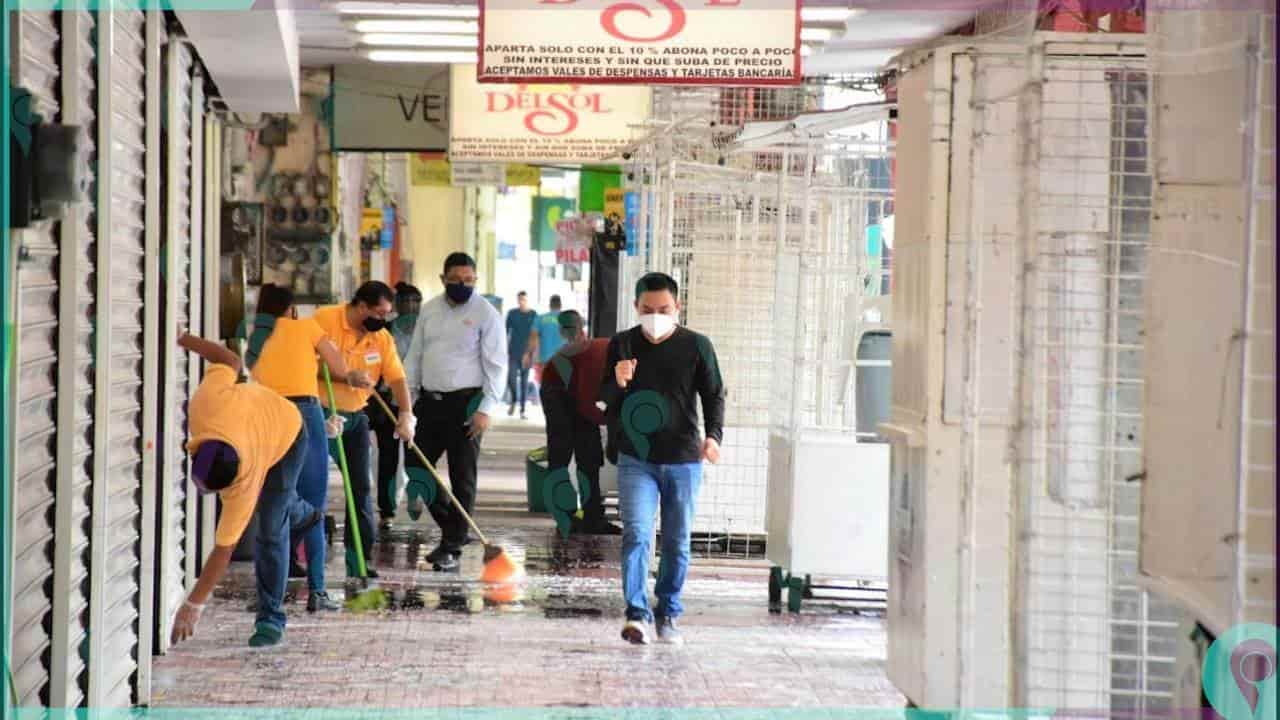 Comerciantes de la Zona Luz limpian sus establecimientos Comerciantes de la Zona Luz limpian sus establecimientos