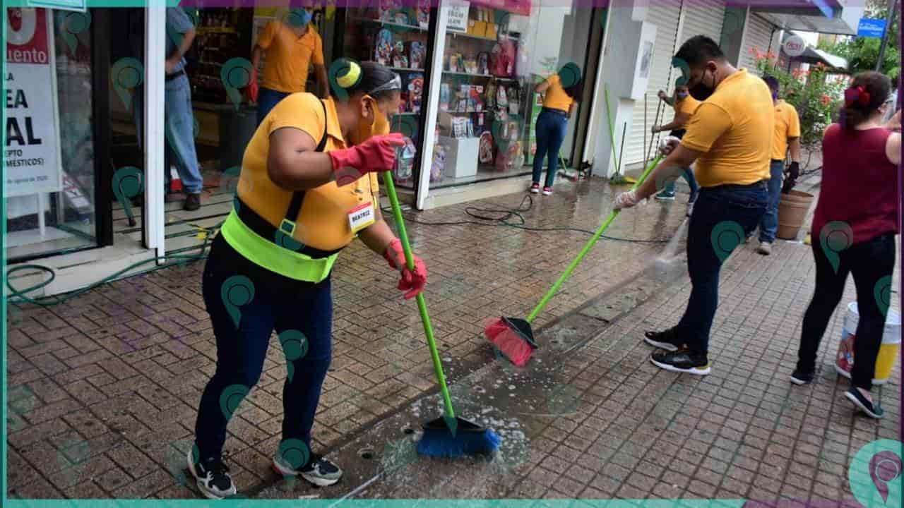 Comerciantes de la Zona Luz limpian sus establecimientos Comerciantes de la Zona Luz limpian sus establecimientos