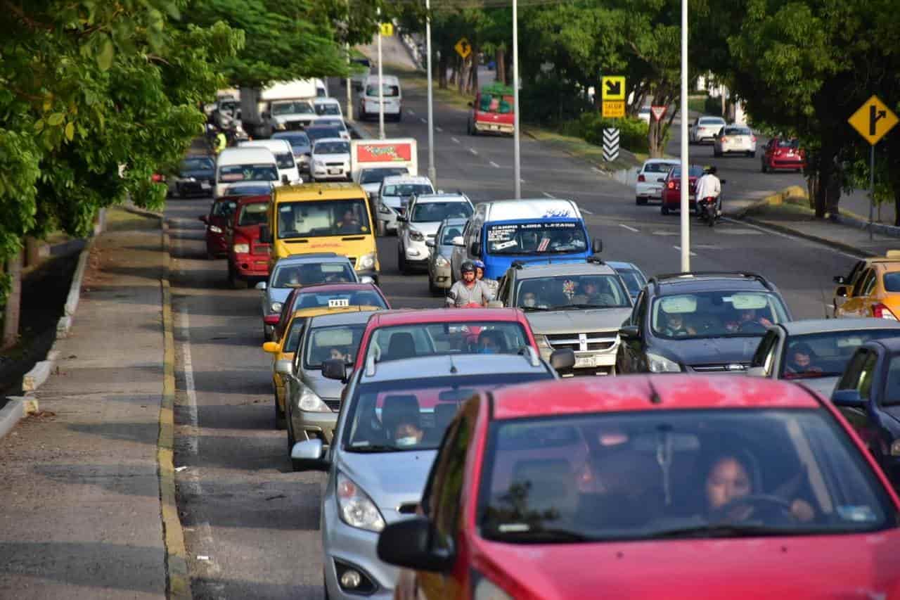Se llena de baches Ruiz Cortines a la altura de Av. Universidad