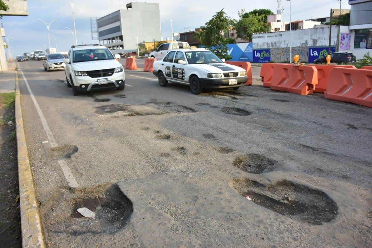Se llena de baches Ruiz Cortines a la altura de Av. Universidad
