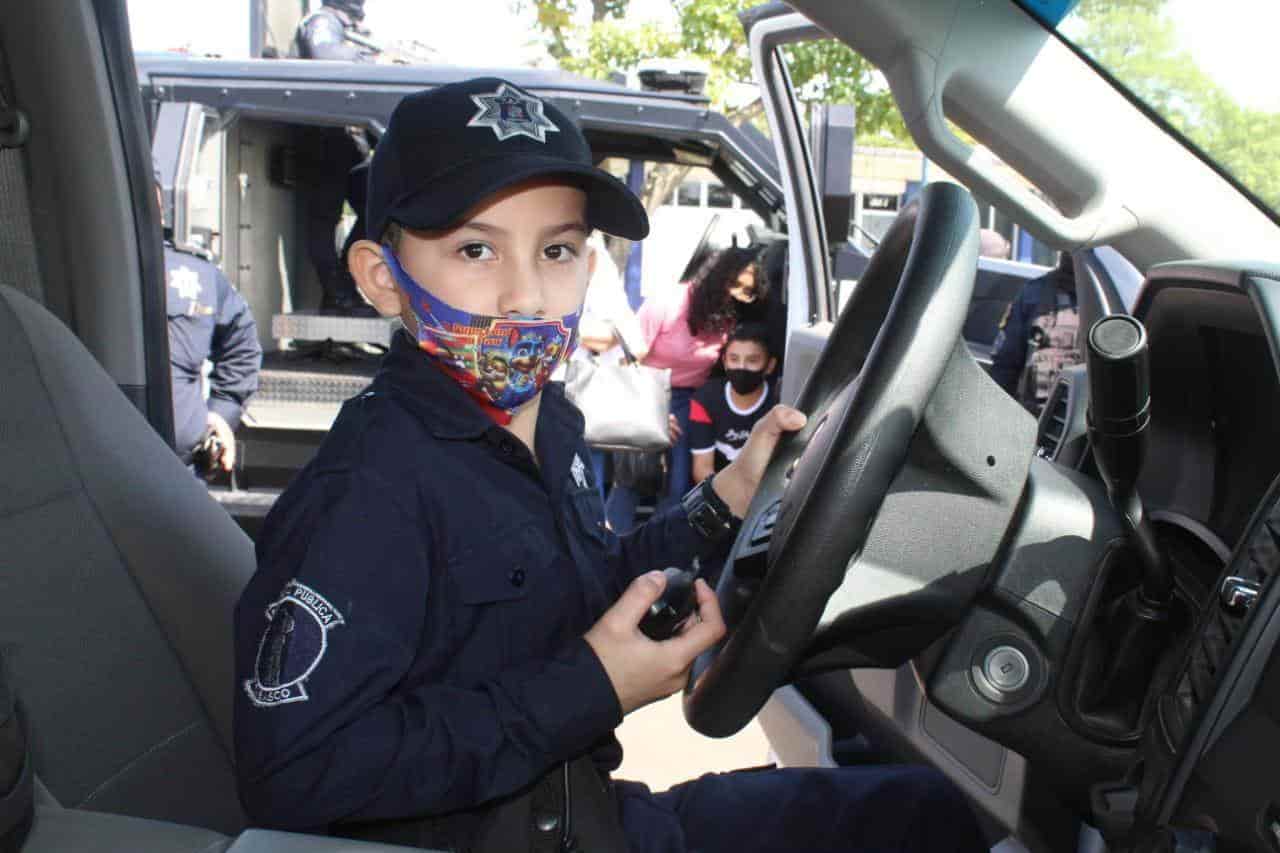 Niño celebra su cumpleaños… ungido como “policía” Niño celebra su cumpleaños… ungido como “policía”