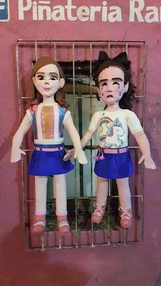 Y lo hicieron otra vez... llegan las piñatas de las niñas virales por pelear en pleno pastel de cumpleaños