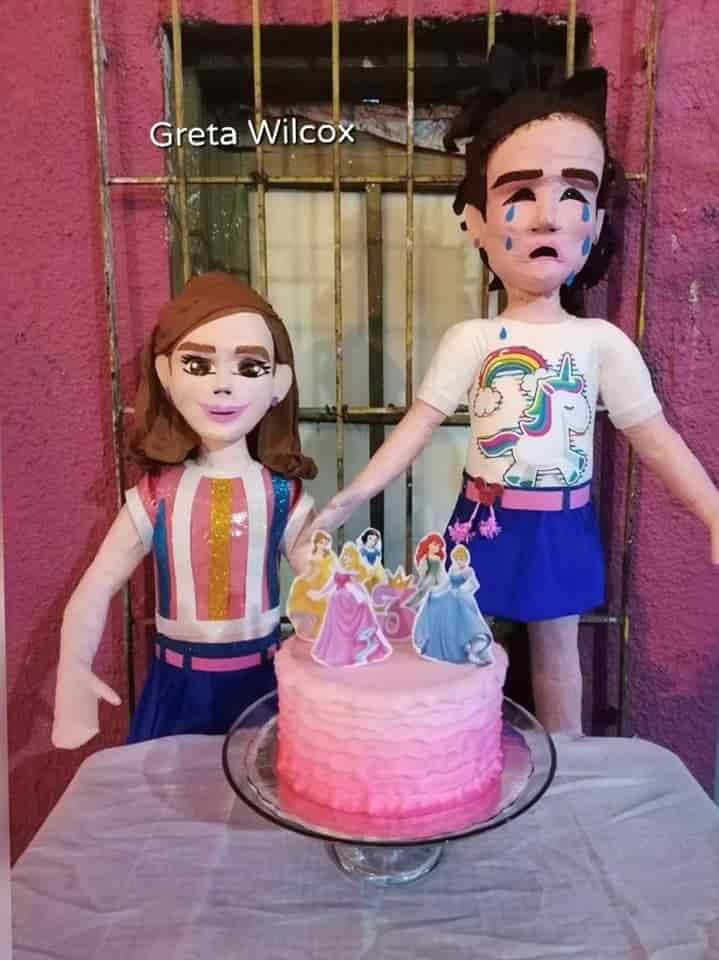 Y lo hicieron otra vez... llegan las piñatas de las niñas virales por pelear en pleno pastel de cumpleaños