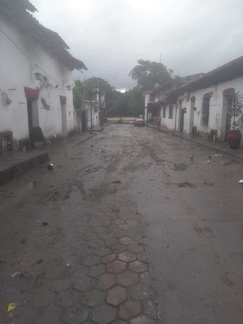 Reportan 400 casas afectadas por inundaciones en Tapijulapa Reportan 400 casas afectadas por inundaciones en Tapijulapa