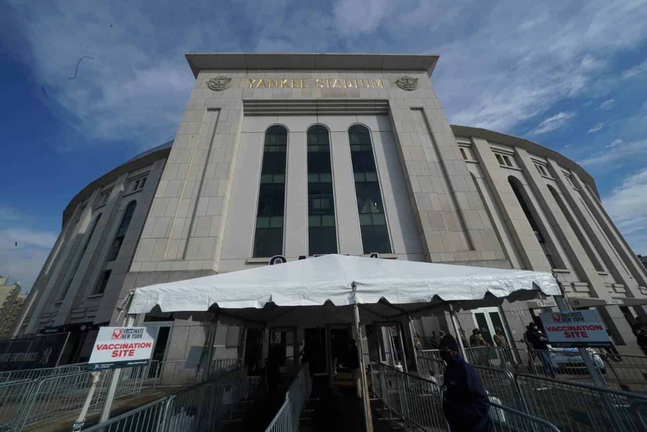 Inicia vacunación masiva en el estadio de los Yankees Inicia vacunación masiva en el estadio de los Yankees