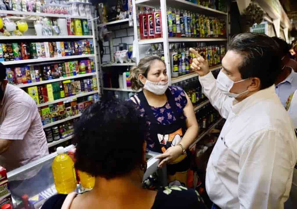 Recorre Evaristo Hernández el Pino Suárez; se reúne con líderes de uniones Recorre Evaristo Hernández el Pino Suárez; se reúne con líderes de uniones