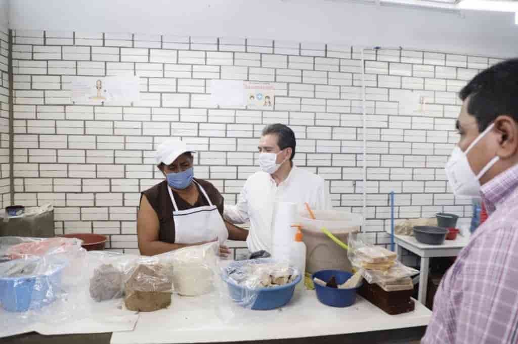 Recorre Evaristo Hernández el Pino Suárez; se reúne con líderes de uniones Recorre Evaristo Hernández el Pino Suárez; se reúne con líderes de uniones