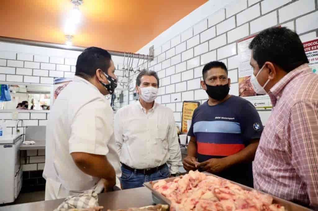 Recorre Evaristo Hernández el Pino Suárez; se reúne con líderes de uniones Recorre Evaristo Hernández el Pino Suárez; se reúne con líderes de uniones