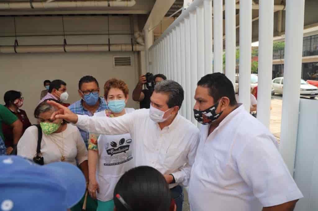 Recorre Evaristo Hernández el Pino Suárez; se reúne con líderes de uniones Recorre Evaristo Hernández el Pino Suárez; se reúne con líderes de uniones
