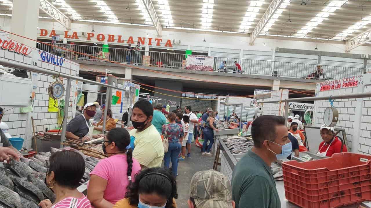 Abarrotan compradores mercados de Villahermosa Abarrotan compradores mercados de Villahermosa
